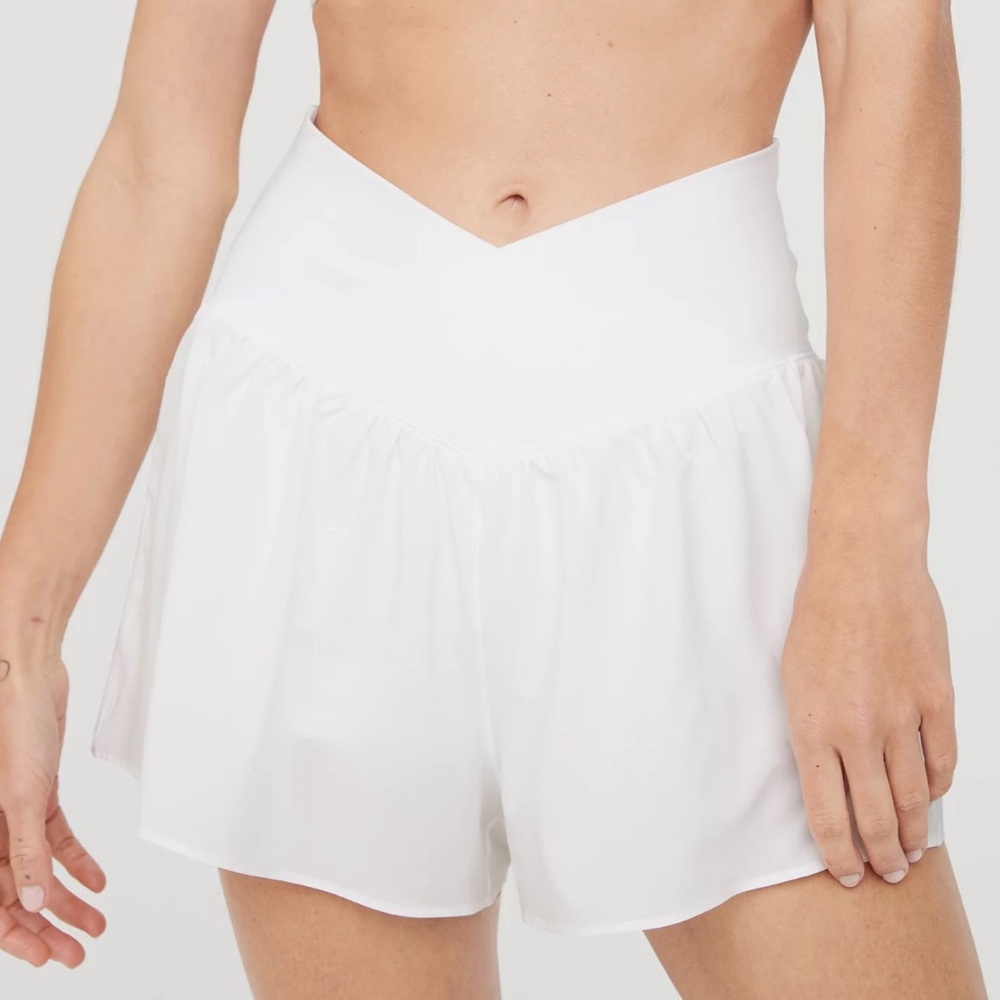 OFFLINE by Aerie White Crossover Flowy Shorts
